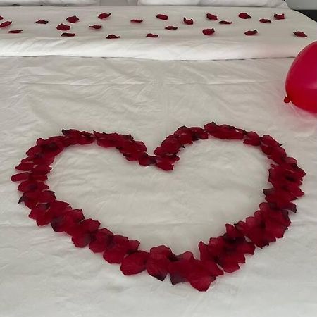 Suite « Body Love » - Jacuzzi Privatif Creteil Exterior photo