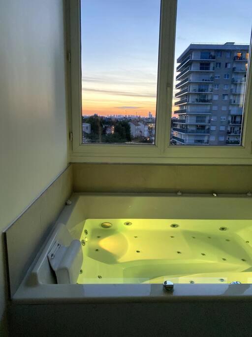 Suite « Body Love » - Jacuzzi Privatif Creteil Exterior photo
