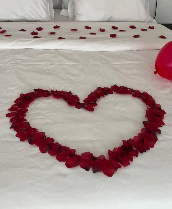 Suite « Body Love » - Jacuzzi Privatif Creteil Exterior photo